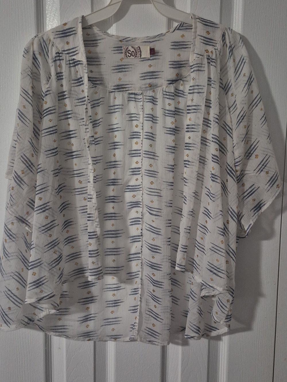 ♡♡♡ SO Casual IWhite Top with Navy Brushstroke and Mustard Dot Print Sz M